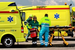 dirkve-vehicle-3256021_krankenwagen_kl.jpg